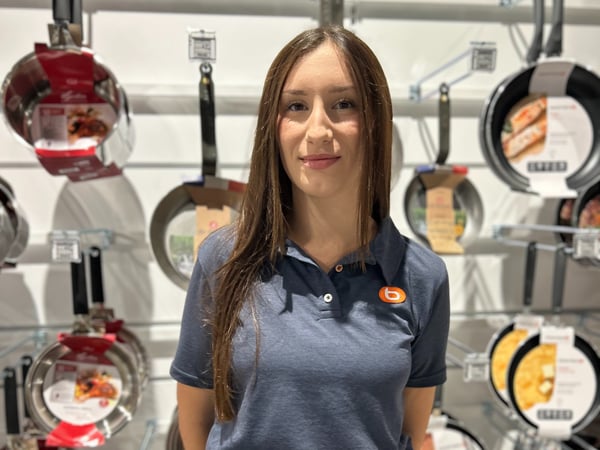 Clara manager en formation au magasin Boulanger La Rochefoucauld