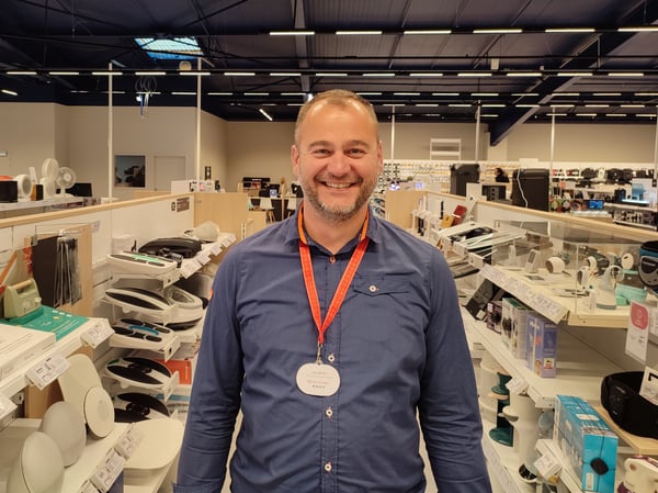 Laurent, vendeur confort du magasin Boulanger Langueux.