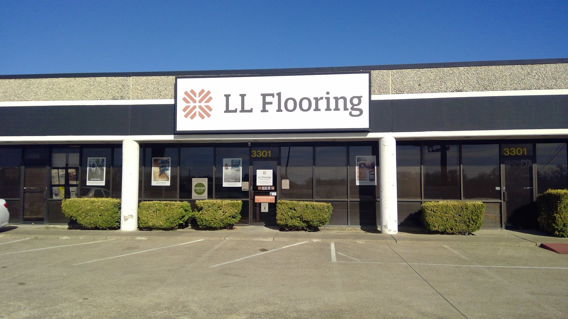LL Flooring #1220 Mesquite | 3301 Interstate 30 | Storefront
