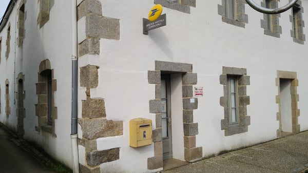 Photo du point La Poste Agence Communale PLOUEGAT GUERAND Mairie