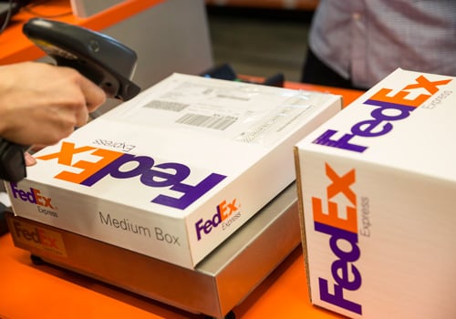 Cajas de FedEx de varios tamaños