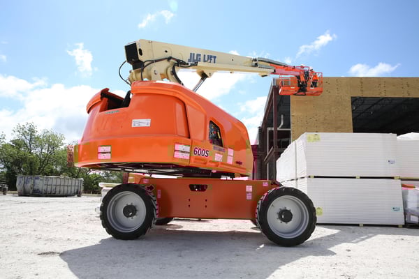 JLG E600