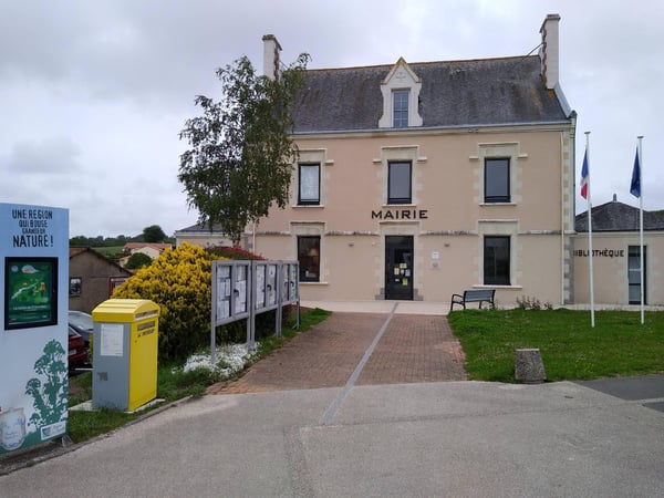 Photo du point La Poste Agence Communale CHEMILLE EN ANJOU Mairie