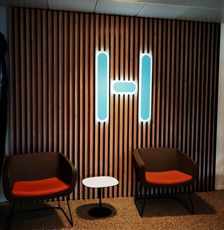 Luxury Signs Sàrl fabrication de logo 3D lumineux, plexiglas éclairage led - Hôpital Meyrin