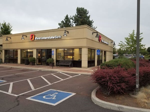 Exterior image of First Interstate Bank in Bend, Oregon.