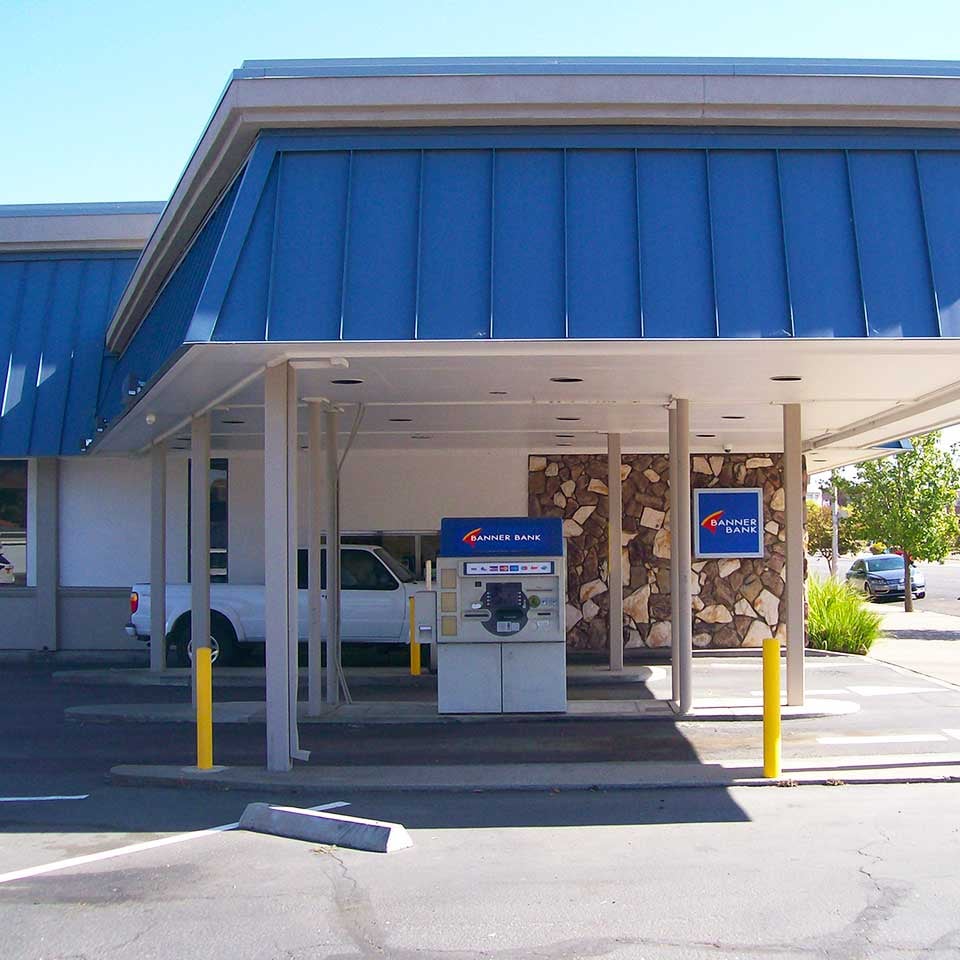 banks in red bluff