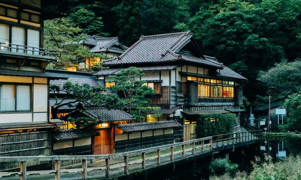 東山温泉の街並み