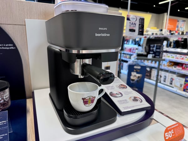 Une machine à café à grain, aussi appelée expresso broyeur, permet de déguster à chaque tasse du café en grain fraîchement moulu par le broyeur à café.une belle gamme de machine dans votre magasin boulanger de vichy.