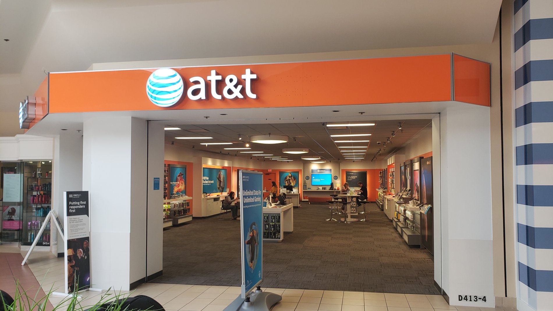 are at&t stores open today
