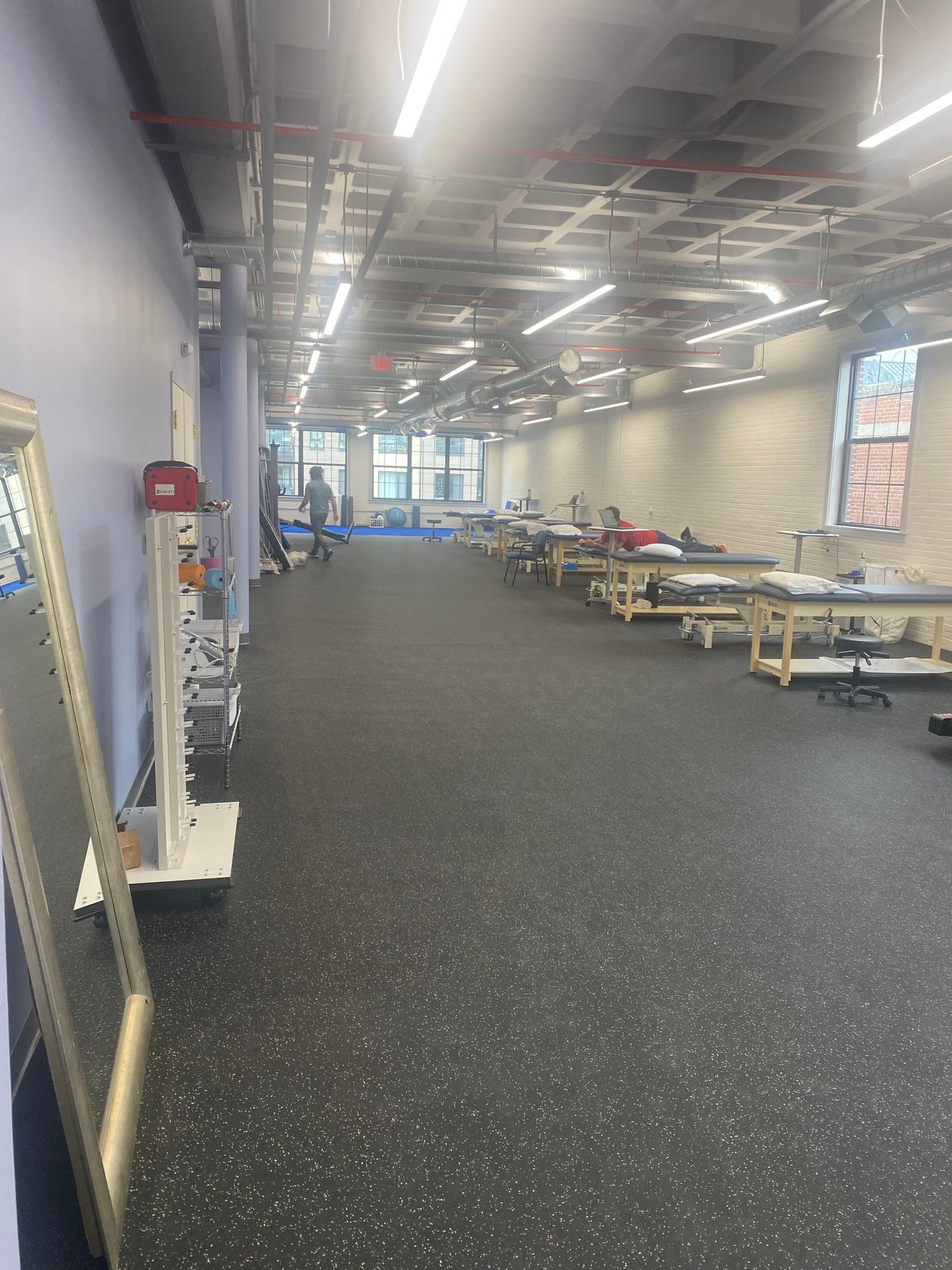 MA-SouthBoston-BSPT
patient care area with PT tables.