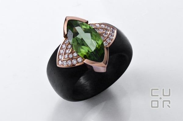 Ring Carbon mit Peridot und Brillanten