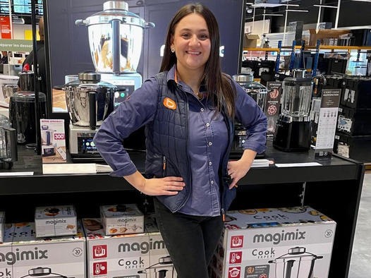 Amela conseillère service client magasin Boulanger Beauvais