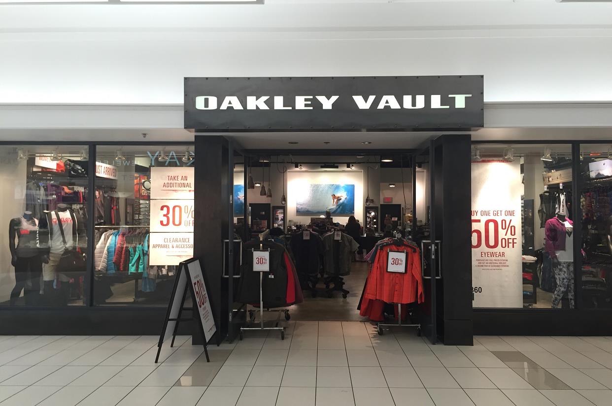 Oakley Vault In 1900 Military Rd Niagara Falls NY Men s Women s 