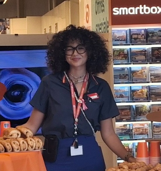 Vendeuse Univers Multimédia