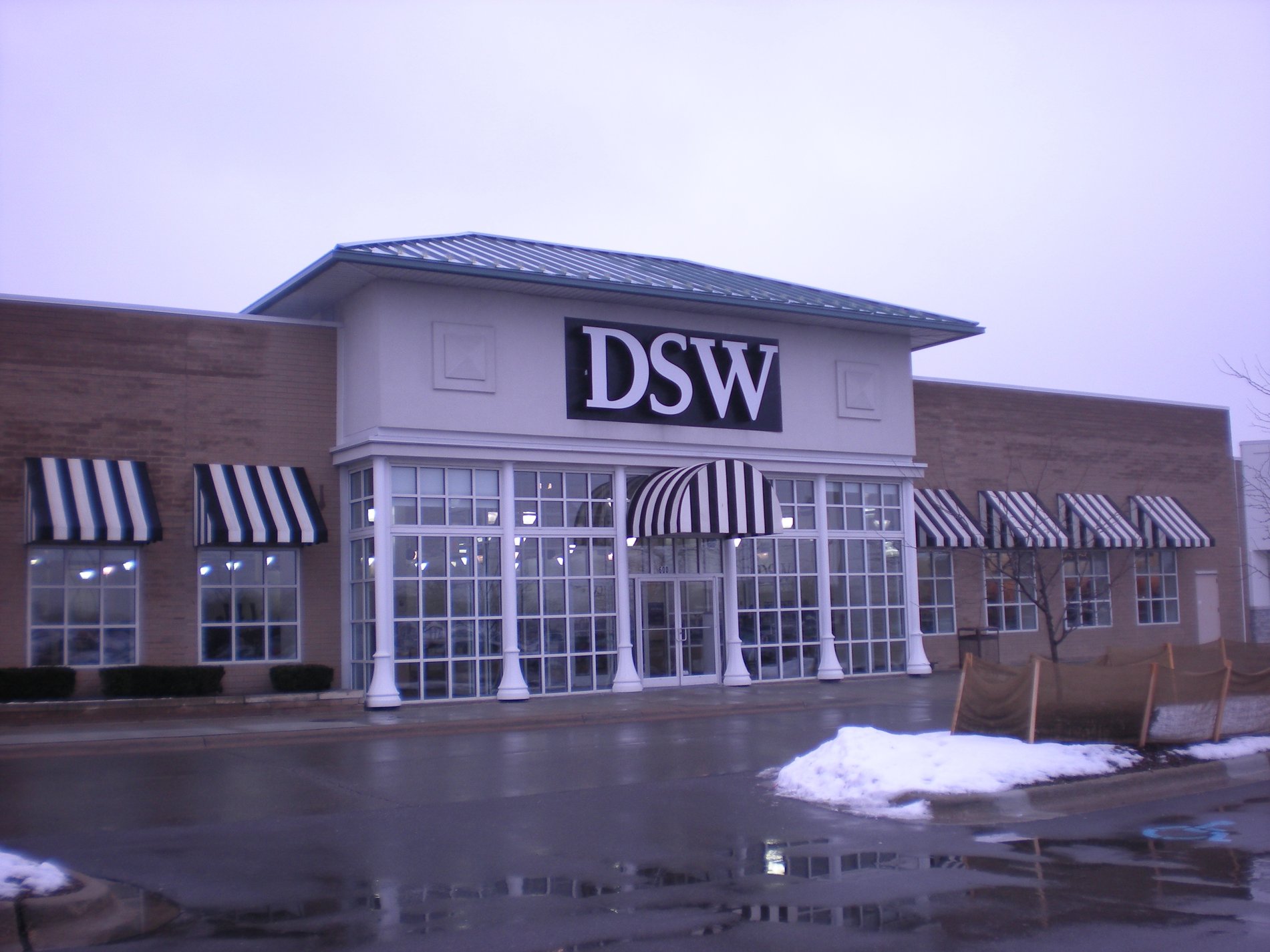 dsw on telegraph and 12 mile
