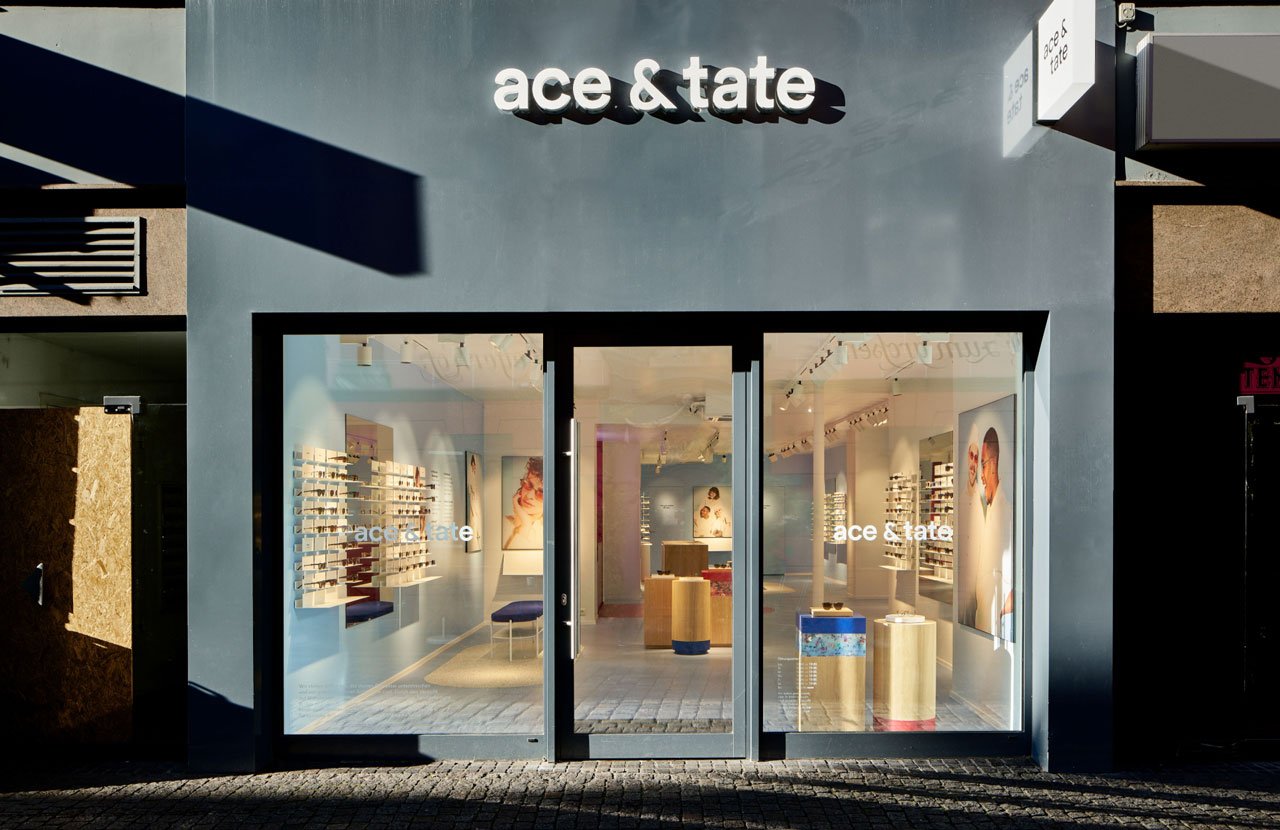 L’intérieur de la boutique Ace & Tate à Grünwälderstraße