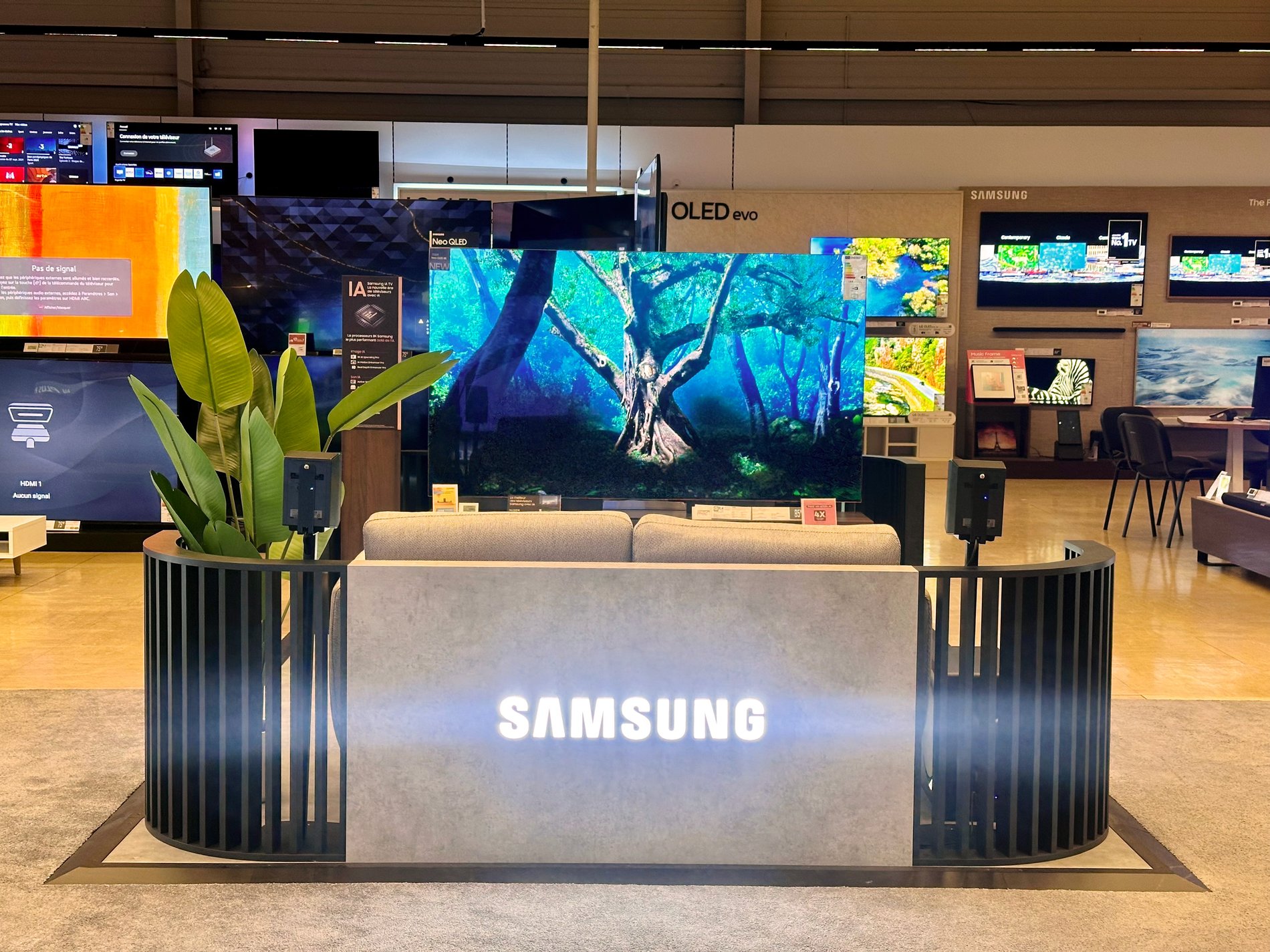 Corner Samsung TV 8K chez Boulanger Toulon - La Garde