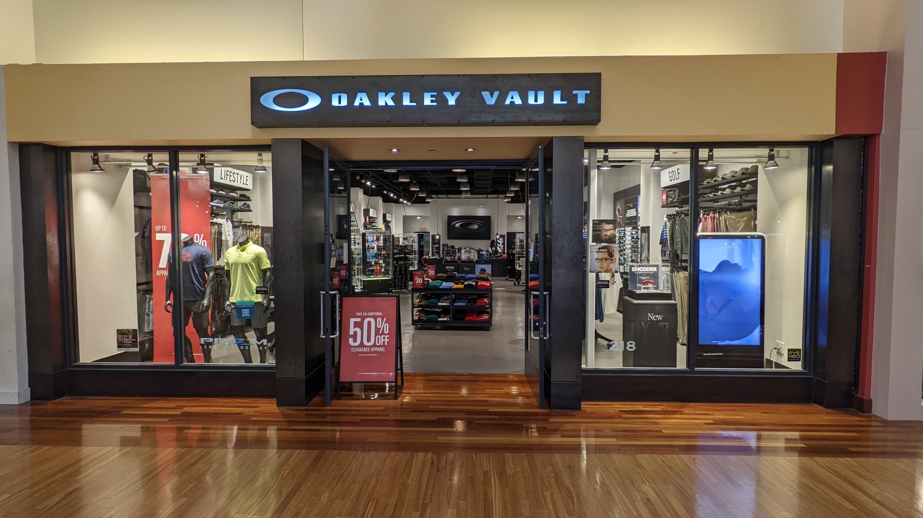 Top 48+ imagen grapevine mills mall oakley vault