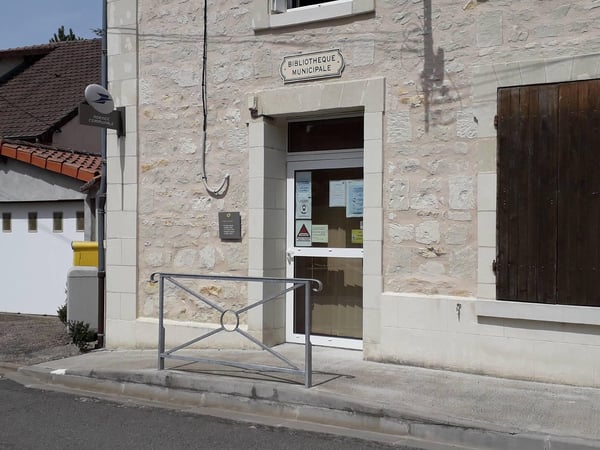Photo du point La Poste Agence Communale ST LEGER DE MONTBRILLAIS Mairie