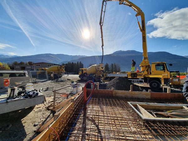 Bétonnage à la pompe à béton (collaboration avec l'entreprise Genetti SA à Riddes) - BATPRO - Valais CH