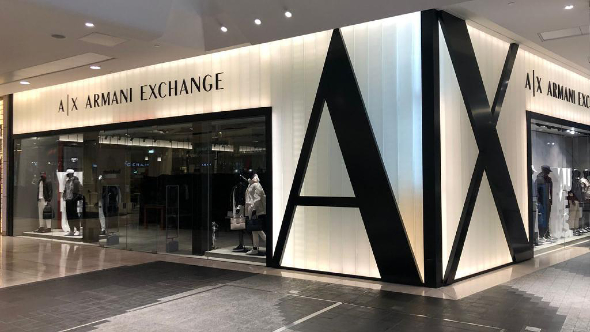 Armani Exchange. Магазин Армани. Армани вывеска.