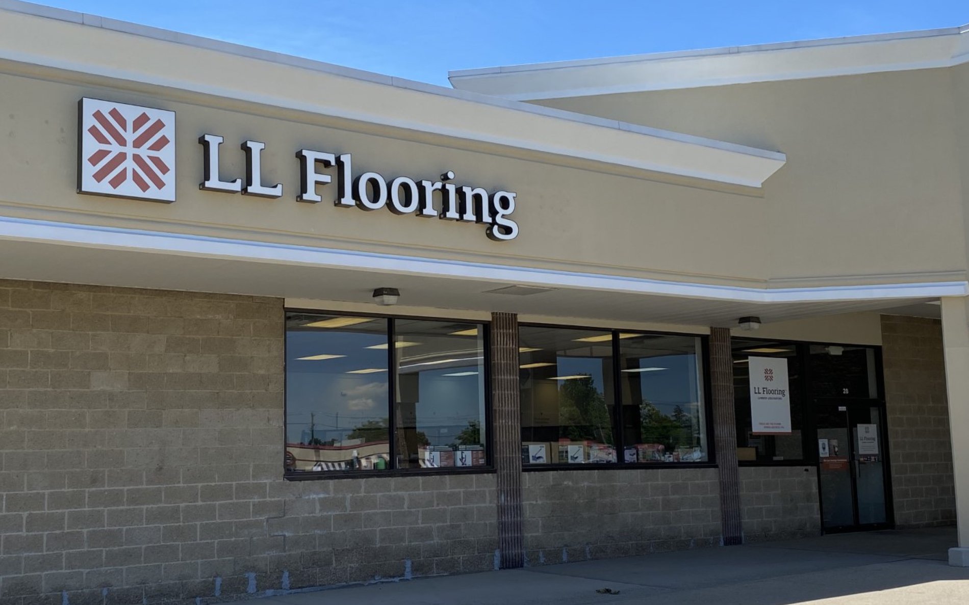 LL Flooring #1284 Middletown | 400 Route 211 E | Storefront