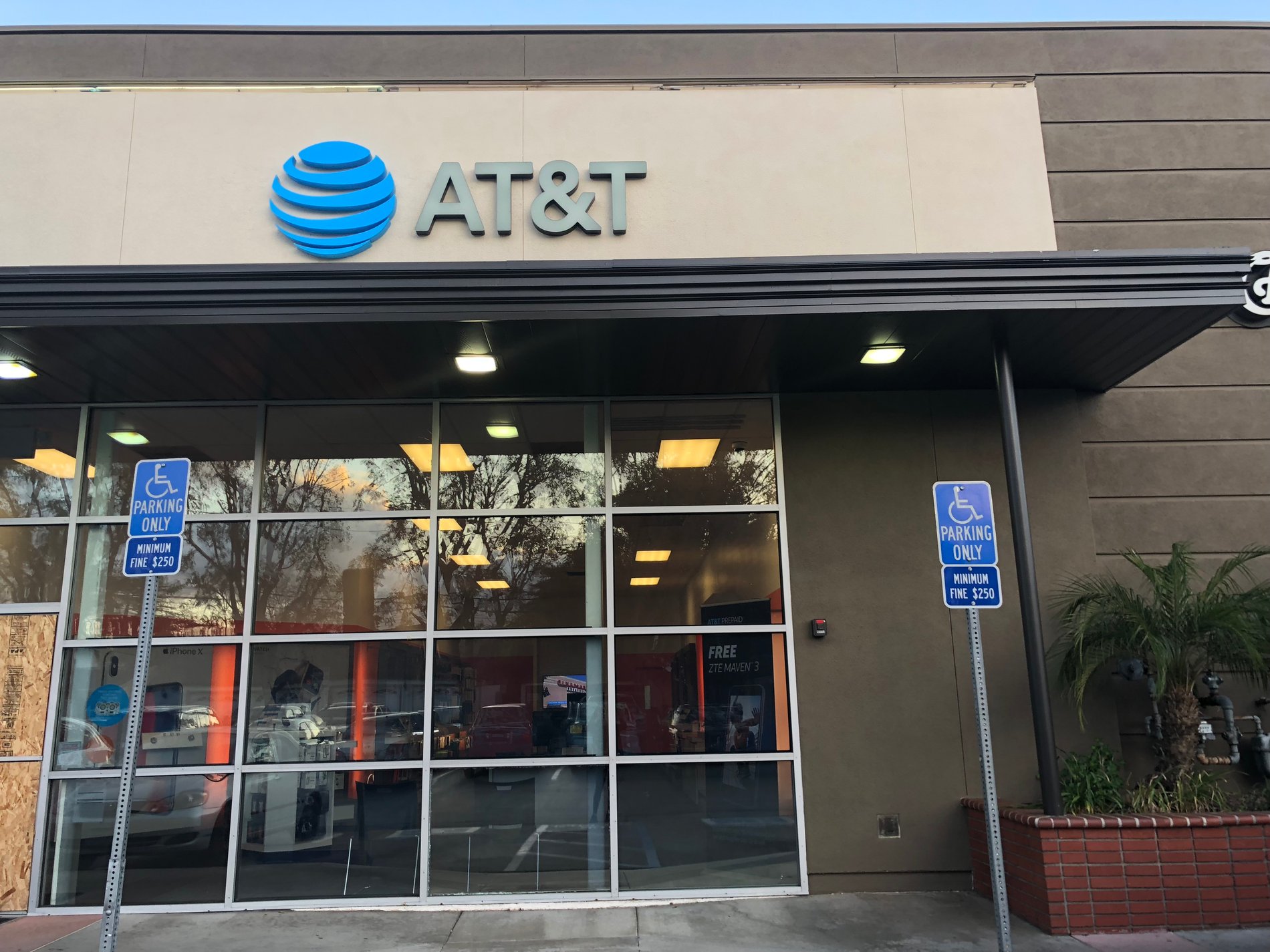 At&t store thanksgiving hours