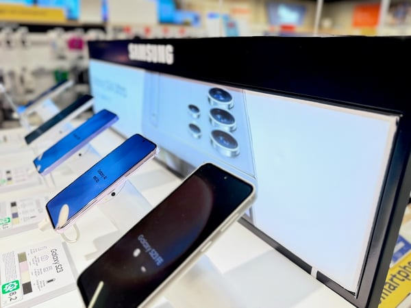 La marque Samsung Galaxy rassemble les smartphones du constructeur Samsung fonctionnant sous Android. Dans votre magasin de vichy retrouvez  l'ensemble des gammes du marché :re plus récemment le smartphone pliable Galaxy Fold 5