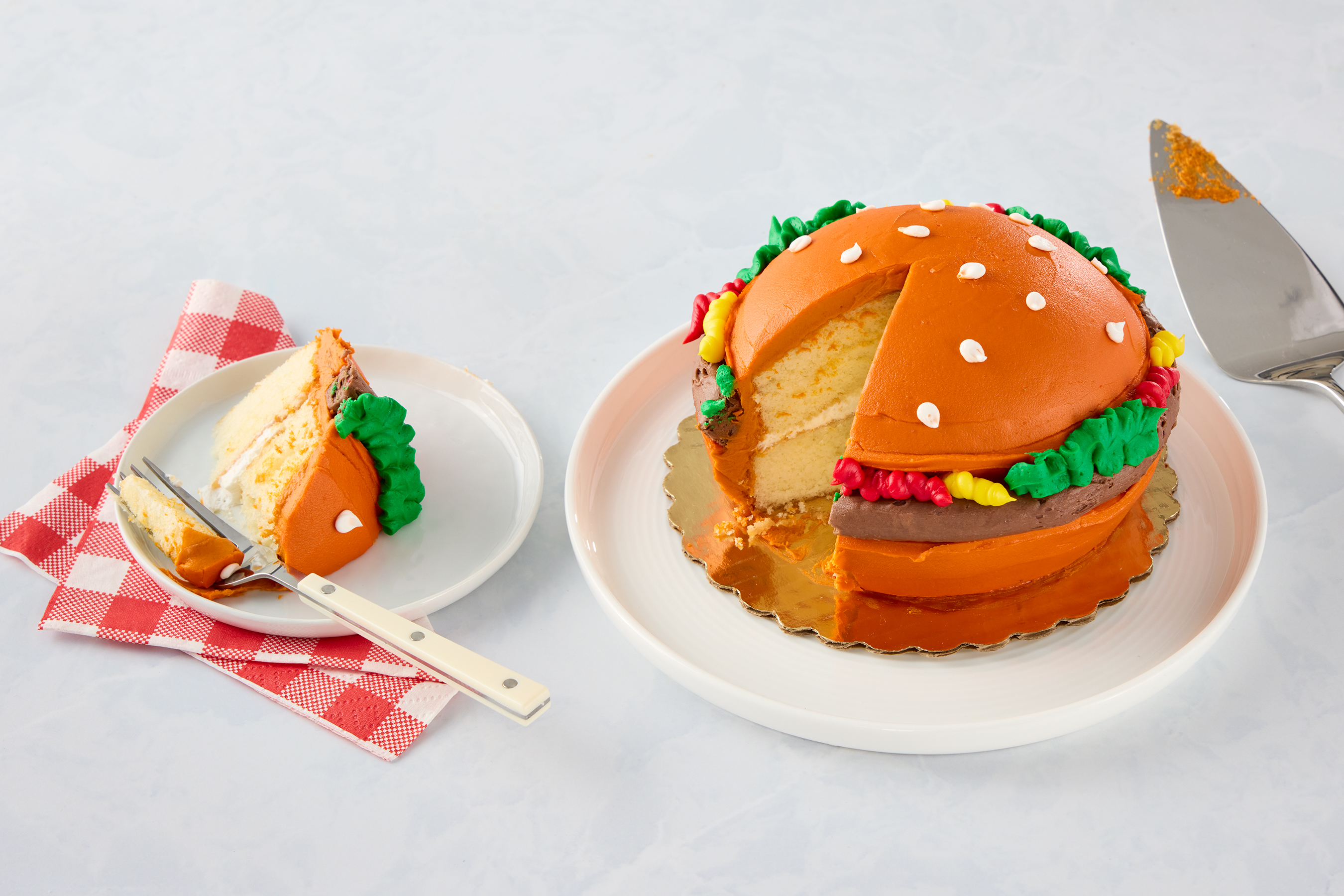 hamburger cake and serveware