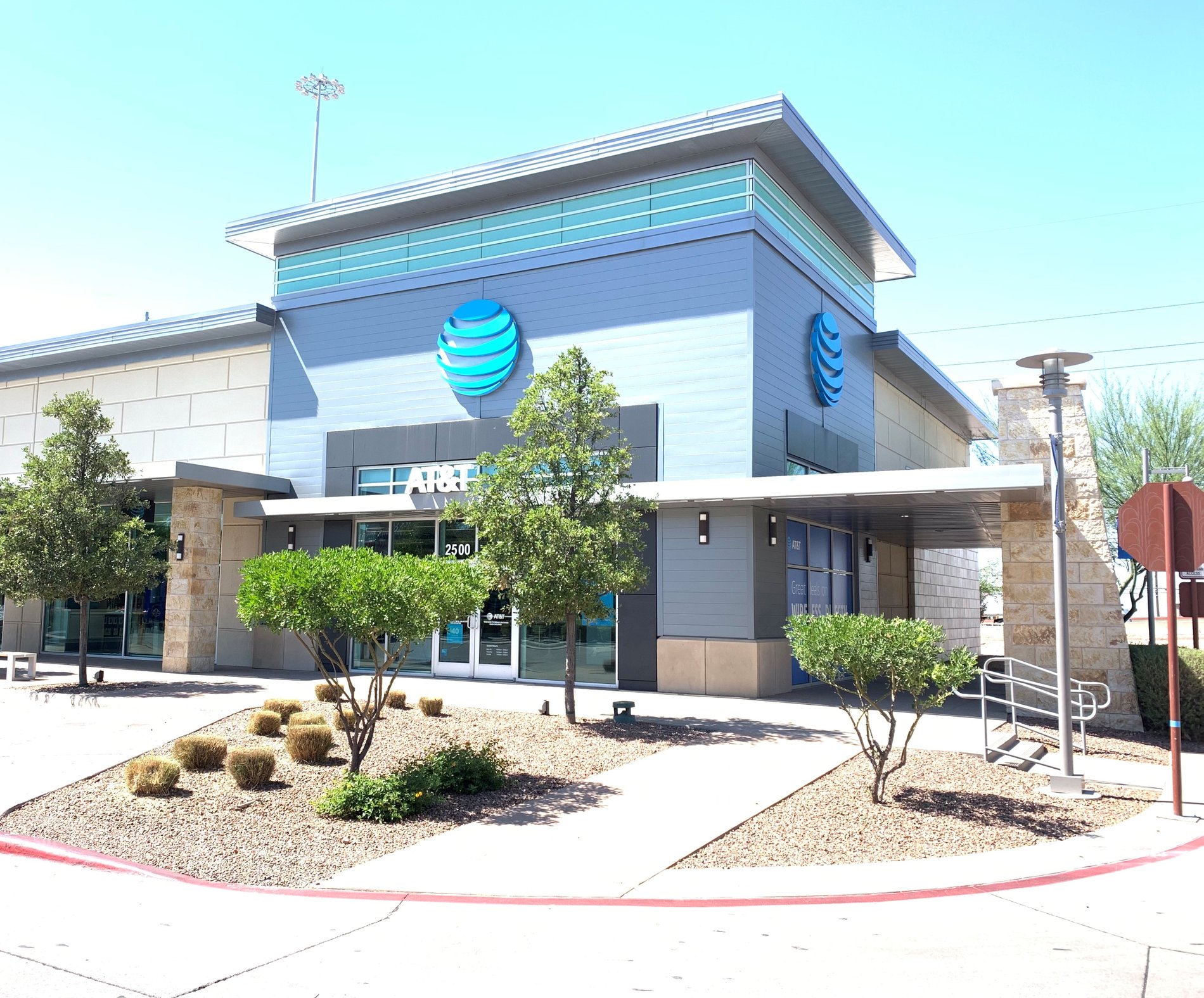 AT&T Store The Fountains at Farah El Paso, TX iPhone & Samsung Deals!