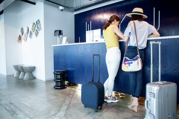 ホテルへチェックイン