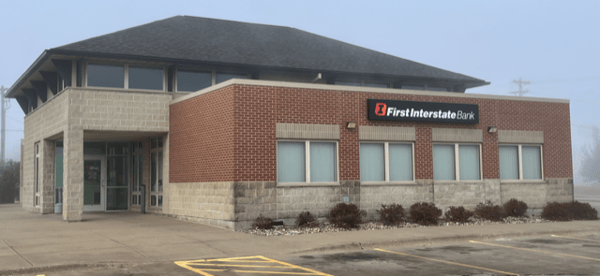 Exterior image of First Interstate Bank in Burlington, Iowa.