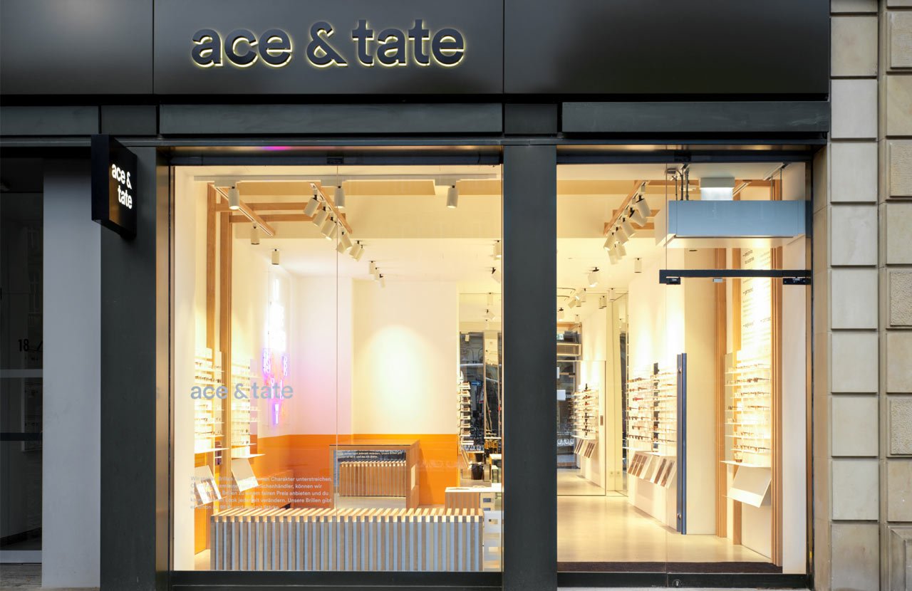 L’intérieur de la boutique Ace & Tate à Kaiserstraße