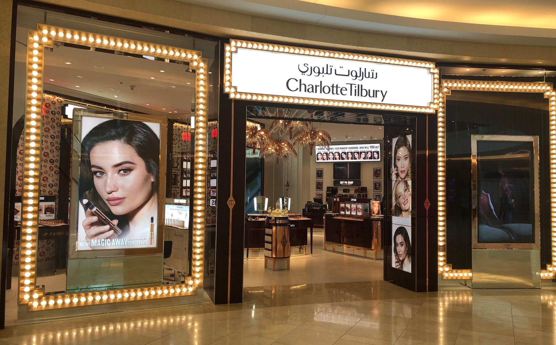 Mostrador de maquillaje de Charlotte Tilbury - Yas Mall, Abu Dhabi