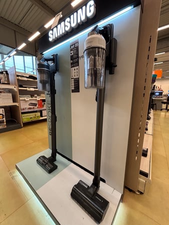 Boulanger Fenouillet aspirateur balais Samsung en tête de rayon