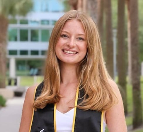 Photo of Lauren Hart