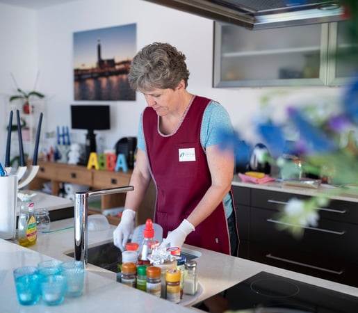 DIe Spitex Regio Liestal hlift im Haushalt, liefert Mahlzeiten und firisch gewaschene Wäsche