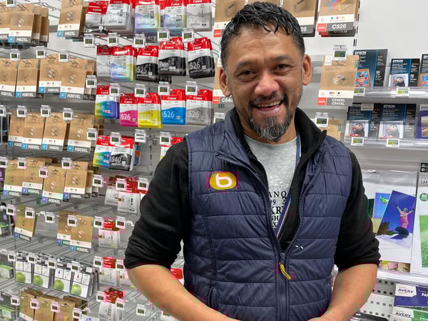 Patrick fait parti de la Team Boulanger Bourg-en-Bresse depuis 2002 !
Il évolue au cœur des produits pour assurer le service client et une bonne gestion des stocks, de la réception des produits en réserve à la remise du produit au client. Ses rayons doivent toujours être “parfaits” ! L'art du merchandising n'a plus de secret pour lui, il vous proposera des rayons attirants, attractifs et pertinents.