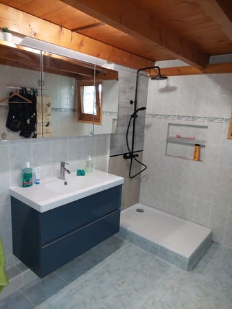 Pose de bac à douche et robinetterie