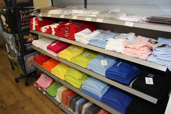 Grosse Auswahl an T-Shirt-Farben und -Qualitäten