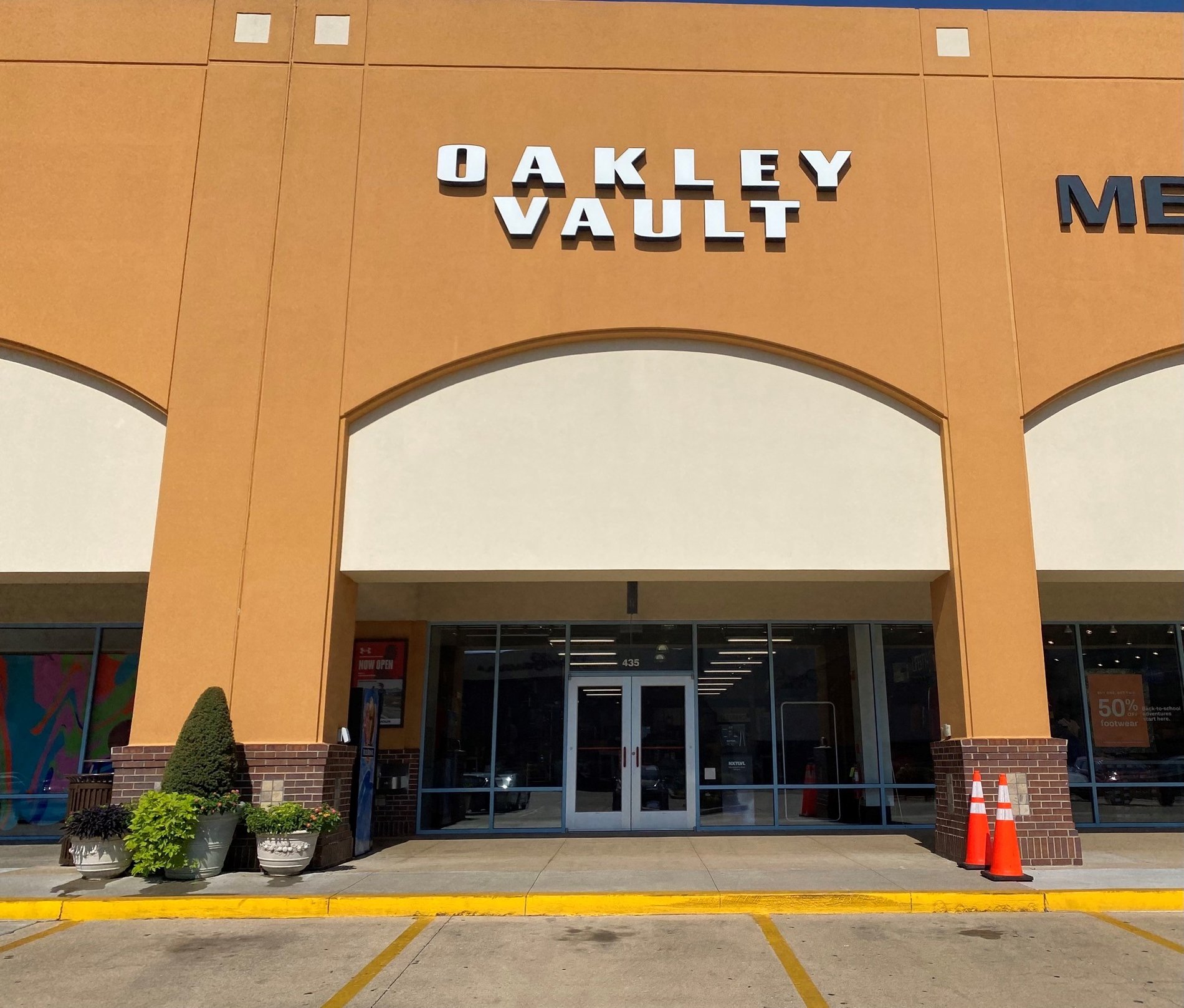 What are Oakley Vault locations?