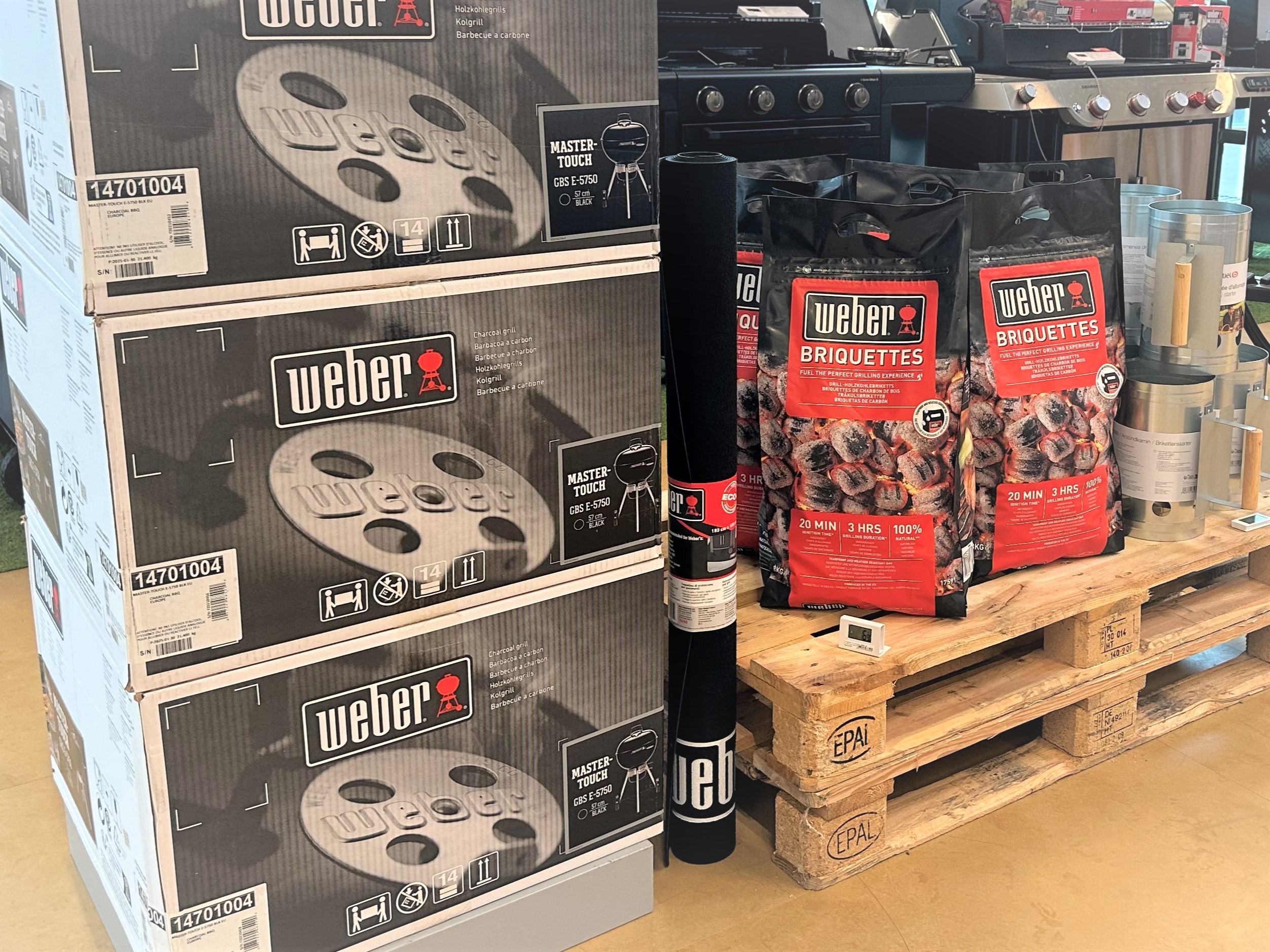 briquettes et charbon et housses weber dans votre magasin boulanger saint Etienne Villars