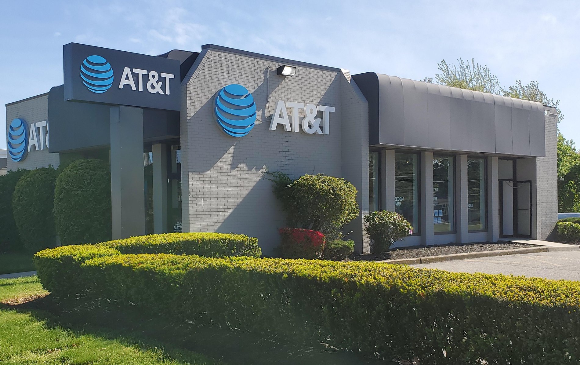 Deer Park Town Center Store Apple iPhone 12 and Samsung Devices North