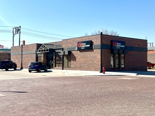 Exterior image of First Interstate Bank in Broken Bow, NE.