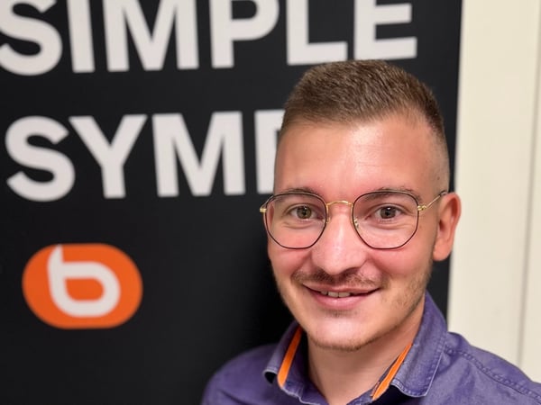 Thomas fait parti de la Team Boulanger Bourg-en-Bresse depuis 2025
Il accompagne l’équipe pour que chacun donne le meilleur de lui-même pour le client lorsqu’il a besoin de services (pièces détachées, SAV), lorsqu’il est en caisse (ou pour un financement) et pour le stock produits en magasin ou en réserve. Un peu “couteau suisse”, il est aussi le référent de ses collègues en magasin pour la sécurité et les règles RH.