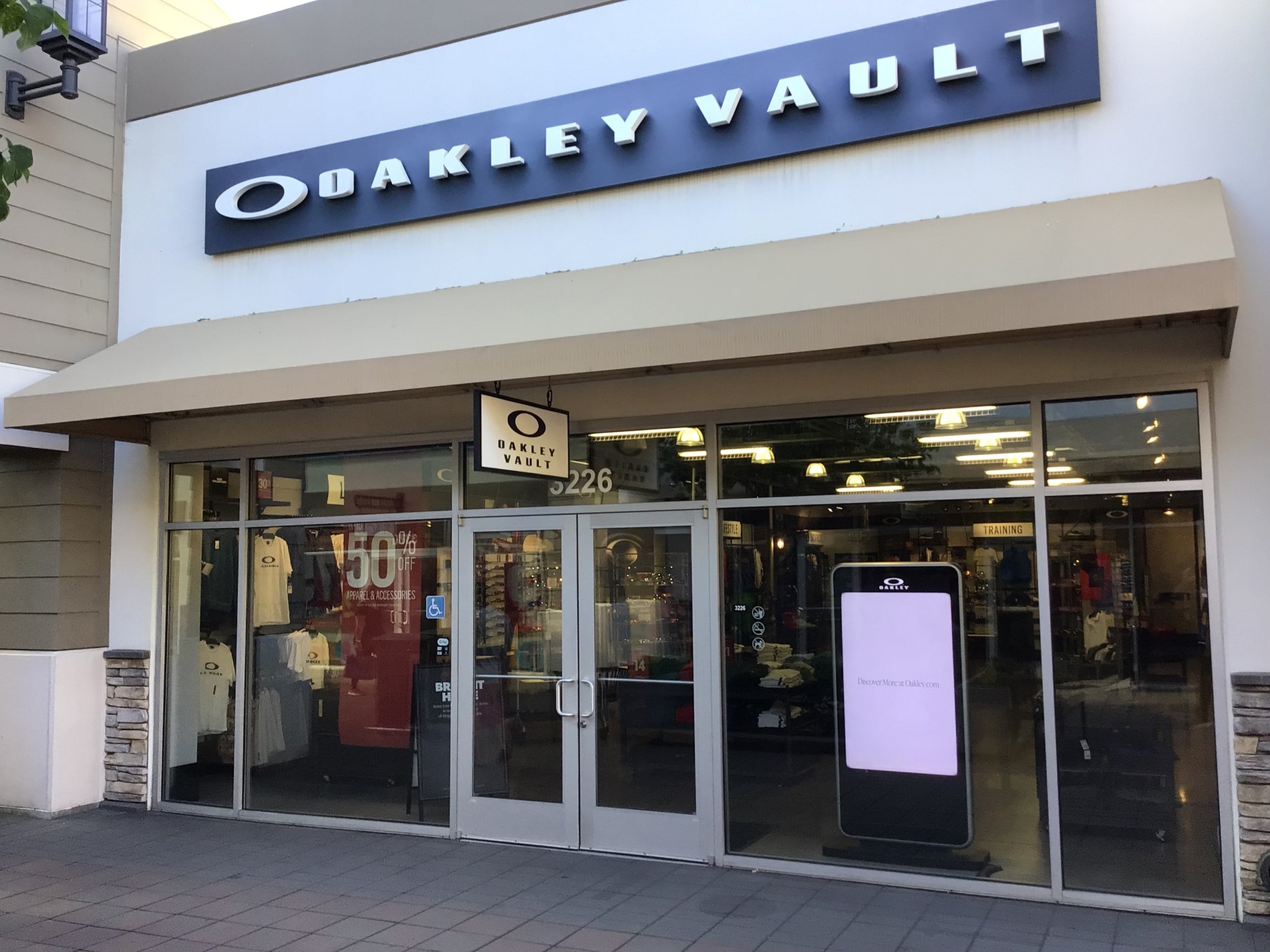 Oakley Vault in 3226 Livermore Outlets Dr Livermore, CA | Men's & Women's  Sunglasses, Goggles, & Apparel