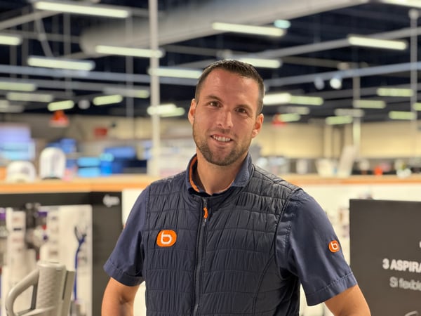 Gaylord, responsable univers confort dans le magasin Boulanger Englos