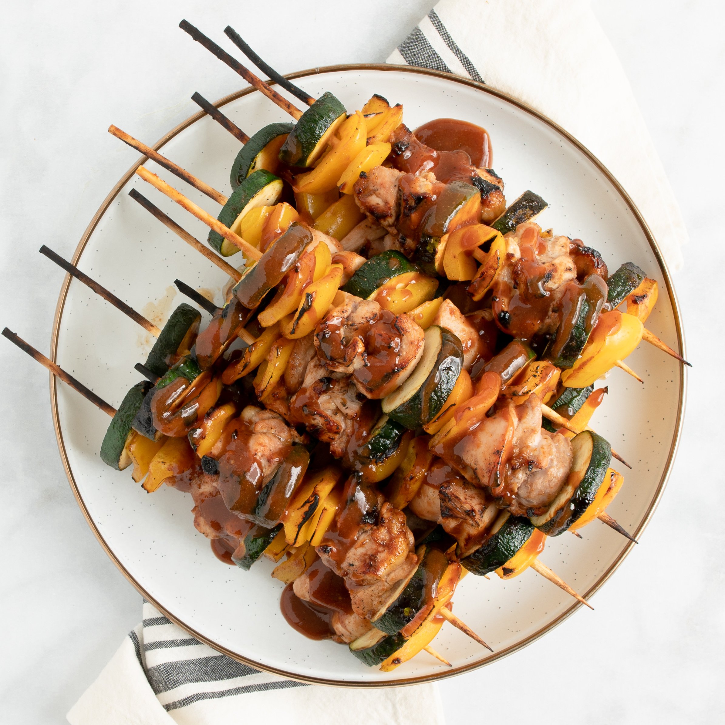 barbecue chicken zucchini and bell pepper skewers
