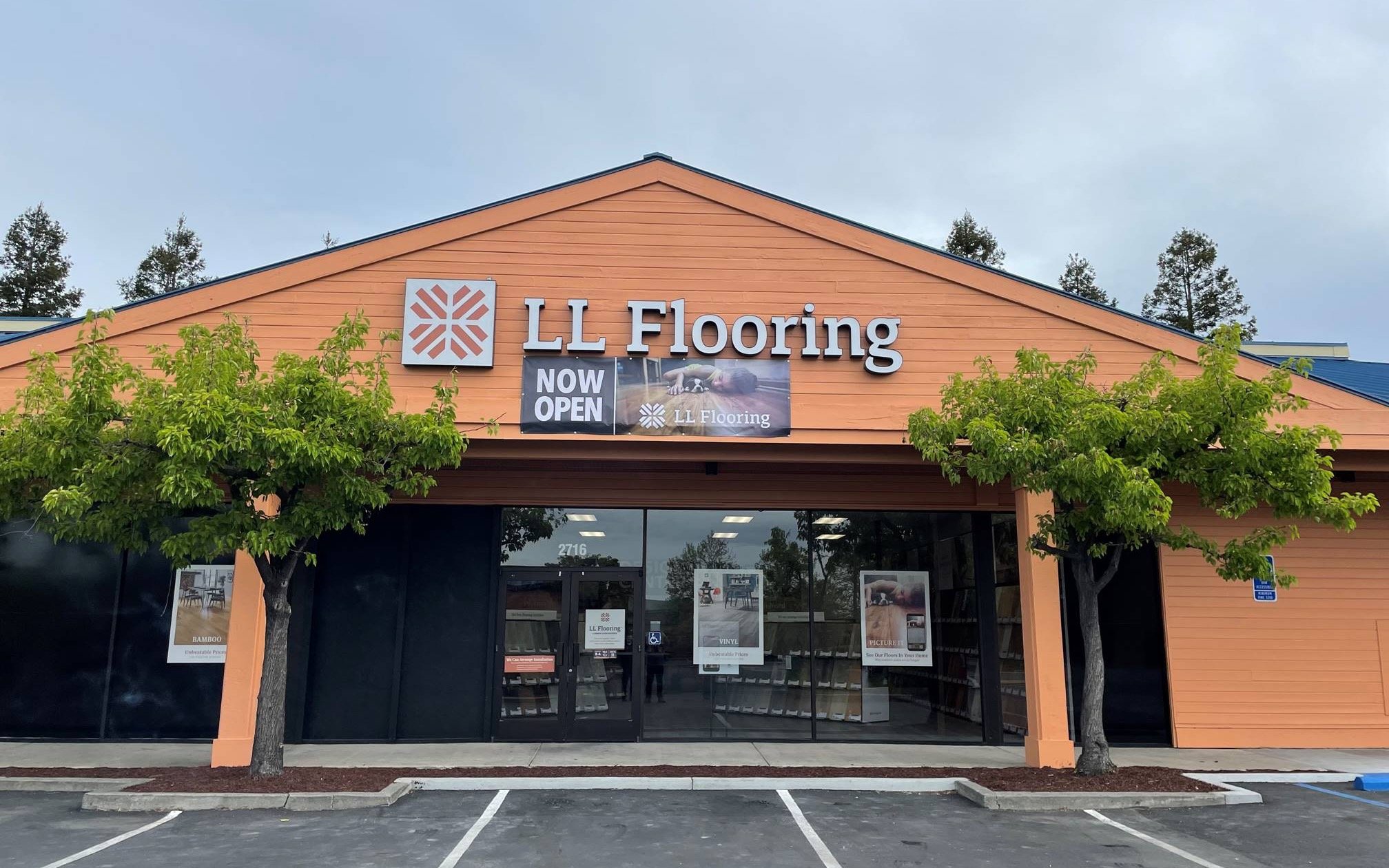 LL Flooring #1233 Santa Rosa | 2716 Santa Rosa Avenue | Storefront