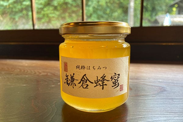 建長寺内や北鎌倉の養蜂場で養蜂と採蜜した「鎌倉はちみつ」
